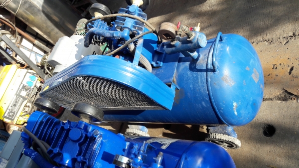 ขาย !! ปั้มลม.PUMA.ขนาด1แรง2สูบ..มอเตอร์.มิตซู.1แรง220v ขาย !! ปั้มลม.PUMA.ขนาด1แรง2สูบ..มอเตอร์.มิตซู.1แรง220v