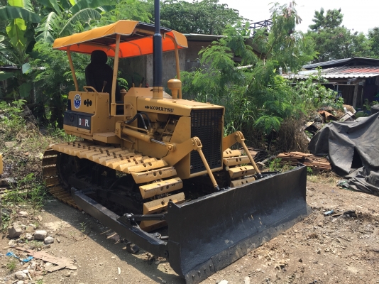 ขายรถแทร็กเตอร์D2-5P สภาพพร้อมใช้งาน เครื่องดี ช่วงล่างดี ใบแทร็กสวยทุกใบ ราคาต่อรองคุยกันได้ โทร0616613023แพรว