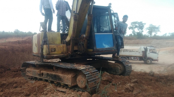 รถขุดแบ็คโฮKOMATSU PC120รุ่น6 เอกสารอินวอย โช่ บูช โลนเลอร์ สภาพดีมาก บูมอามไม่มีแผล กล่องมีหน้าจอไม่มี ทำงานได้ทั้งวัน ตักดินวันละ100เที่ยว อยู่ขอนแก่น สนใจ0835601591