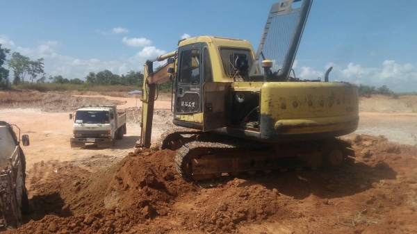 รถขุดแบ็คโฮKOMATSU PC120รุ่น6 เอกสารอินวอย โช่ บูช โลนเลอร์ สภาพดีมาก บูมอามไม่มีแผล กล่องมีหน้าจอไม่มี ทำงานได้ทั้งวัน ตักดินวันละ100เที่ยว อยู่ขอนแก่น สนใจ0835601591