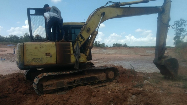 รถขุดแบ็คโฮKOMATSU PC120รุ่น6 เอกสารอินวอย โช่ บูช โลนเลอร์ สภาพดีมาก บูมอามไม่มีแผล กล่องมีหน้าจอไม่มี ทำงานได้ทั้งวัน ตักดินวันละ100เที่ยว อยู่ขอนแก่น สนใจ0835601591