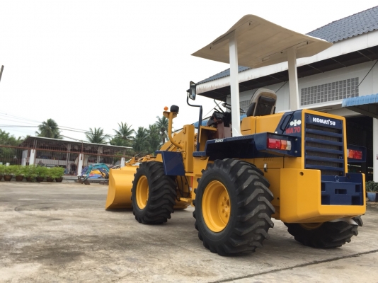 รถตักล้อยาง Komatsu WA70 มือสอง นำเข้าจากญี่ปุ่น ทำสีใหม่ พร้อมใช้งาน