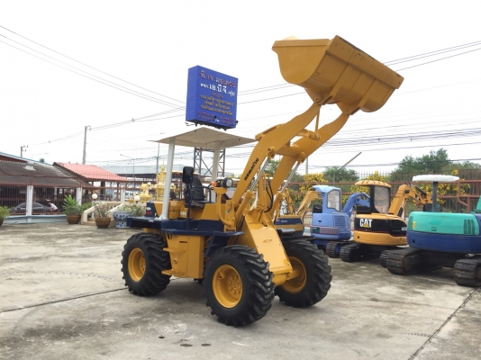 รถตักล้อยาง Komatsu WA70 มือสอง นำเข้าจากญี่ปุ่น ทำสีใหม่ พร้อมใช้งาน