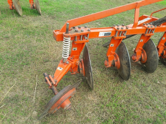 ขายผานบุกเบิกตราช้าง224fใช่กับรถไถ45ถึง50แรง