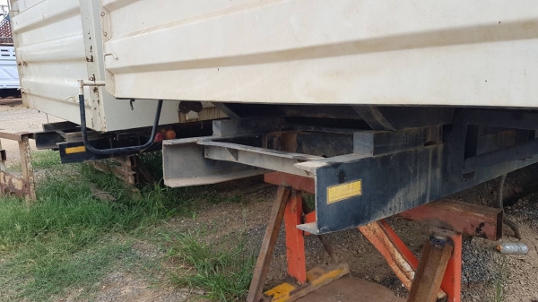 ขายกระบะสามมิตรแท้ครบชุด ยาว 6.50 เมตร มีสองลูก ถอดจากมิตซูกับฮีโน่