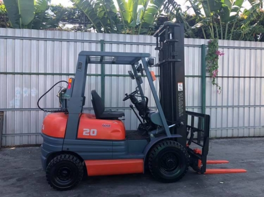 โฟล์คลิฟ งาเท นำเข้าจากญี่ปุ่น TOYOTA รุ่น 6 ยก 2 ตัน 4 เมตร งาเท 7พัน ชั่วโมง 094-426-7888 จะเด็ด