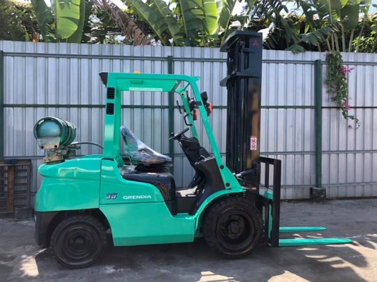 ขาย MITSUBISHI ล่าสุด 3.5 ตัน 4 เมตร เบนซิน/LPG ปี2013 ชั่วโมง 5 พัน 094-426-7888 จะเด็ด