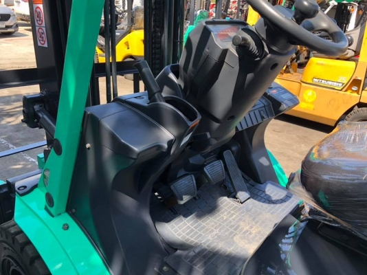 ขาย MITSUBISHI ล่าสุด 3.5 ตัน 4 เมตร เบนซิน/LPG ปี2013 ชั่วโมง 5 พัน 094-426-7888 จะเด็ด ขาย MITSUBISHI ล่าสุด 3.5 ตัน 4 เมตร เบนซิน/LPG ปี2013 ชั่วโมง 5 พัน 094-426-7888 จะเด็ด