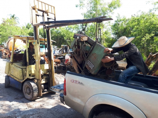 tractor-backhoe จัดส่ง เครื่องตัดเหล็ก เก่าญี่ปุ่น แบบใบเลื่อย สายพาน ให้ลูกค้าจากรังสิตครับ ขอบคุณมากครับ