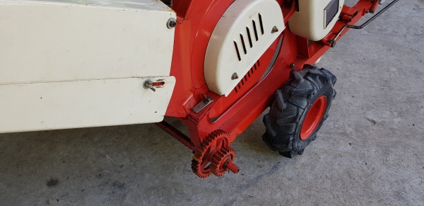 เครื่องสับกิ่งไม้ เดินหน้าถอยหลังได้  สอบถามได้ต่อรองได้ขายได้ขาย