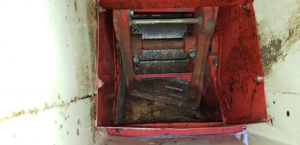 เครื่องสับกิ่งไม้ เดินหน้าถอยหลังได้  สอบถามได้ต่อรองได้ขายได้ขาย