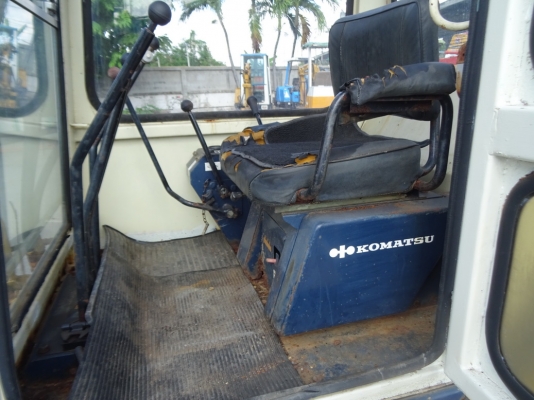 รถขุด Komatsu PC20-2 ตู้เก๋ง รถขุด Komatsu PC20-2 ตู้เก๋ง