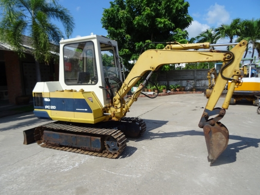 รถขุด Komatsu PC20-2 ตู้เก๋ง รถขุด Komatsu PC20-2 ตู้เก๋ง