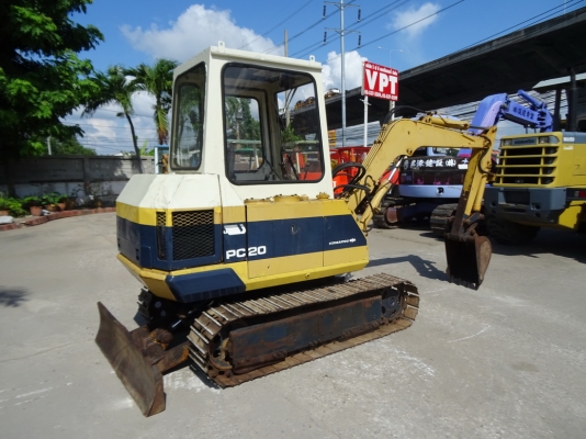 รถขุด Komatsu PC20-2 ตู้เก๋ง รถขุด Komatsu PC20-2 ตู้เก๋ง