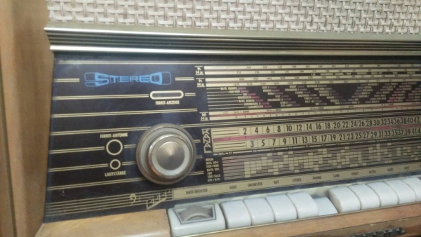 ขาย วิทยุหลอด เยอรมัน ขนาดใหญ่ สเตอริโอ ใช้งานได้หมด มี fm ขาย วิทยุหลอด เยอรมัน ขนาดใหญ่ สเตอริโอ ใช้งานได้หมด มี fm