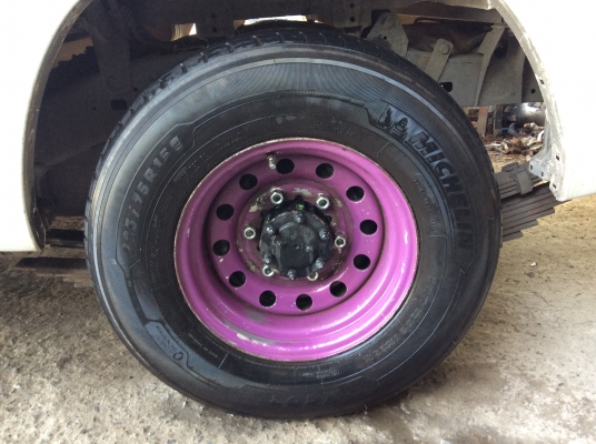 ขายเพลาลอยพร้อมแหนบ ล้อ. โช๊คใส่รีโว่มายังไม่ได้ถอด ขนาดล้อ 225/75R15