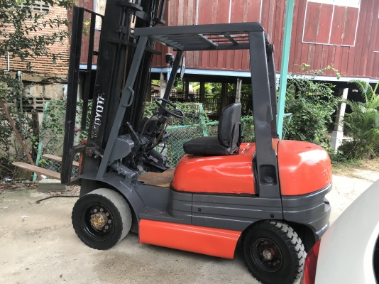 ขายโฟคลิฟโตโยต้า2.5ตันดีเซลเสาสูง4เมตรแน่นพร้อมใช้คับ