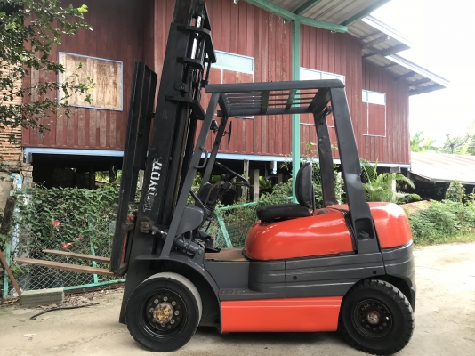 ขายโฟคลิฟโตโยต้า2.5ตันดีเซลเสาสูง4เมตรแน่นพร้อมใช้คับ