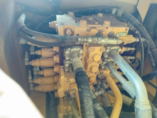 KOMATSU PC 200-8 MO ใช้งาน 10,200 hr บอดี้สวยจัด ช่วงล่างเต็ม เอวแน่นดี ภายในสะอาดสวย แอร์เย็น พร้อมใช้งานได้เลยครับ เอกสารอินวอยครบ ราคาต่อรองได้ครับ