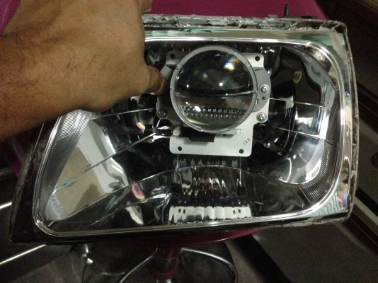 BMW e34 รับแปลงไฟหน้ารถe34ที่ไม่สว่างเป็นled แท้ติดรถ