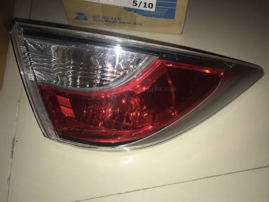 ไฟท้ายคู่ mazda2 4ประตู โฉมแรก แท้ มือสอง ไฟท้ายคู่ mazda2 4ประตู โฉมแรก แท้ มือสอง