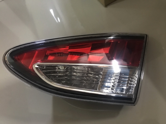 ไฟทับทิมท้าย mazda2 4ประตู โฉมแรก แท้ มือสอง ข้างขวา