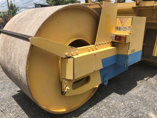 รถบดสามล้อเหล็ก KAWASAKI K12 FROM JAPAN สนใจติดต่อ 063-9316985 ID LINE : 0639316985 ครับ