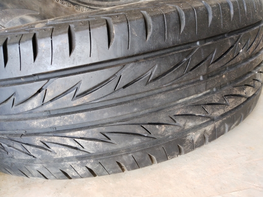 ยาง\% 215/65 R15. ปี15 Bridgeston {ไม่มีตำนิ} เส้นละ 1,xxx