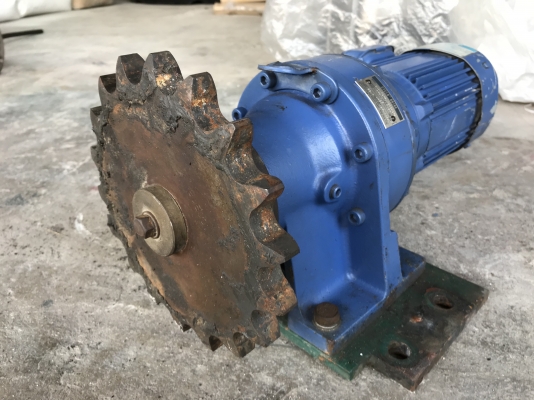 ขายมอเตอร์เกียร์ Cycro drive Sumitomo 0.2Kw. 380V อัตราทด 1:273 made in Japan เพลาออกประมาณ 5รอบต่อนาที รอบช้าแรงบิดเยอะ สภาพสวยมาก หมุนนิ่ม พร้อมใช้งาน ขายมอเตอร์เกียร์ Cycro drive Sumitomo 0.2Kw. 380V อัตราทด 1:273 made in Japan เพลาออกประมาณ 5รอบต่อนาที รอบช้าแรงบิดเยอะ สภาพสวยมาก หมุนนิ่ม พร้อมใช้งาน