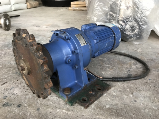 ขายมอเตอร์เกียร์ Cycro drive Sumitomo 0.2Kw. 380V อัตราทด 1:273 made in Japan เพลาออกประมาณ 5รอบต่อนาที รอบช้าแรงบิดเยอะ สภาพสวยมาก หมุนนิ่ม พร้อมใช้งาน