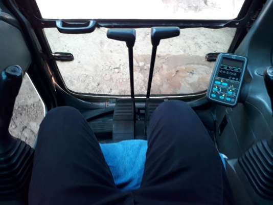 ขาย 850,000 KOMATSU pc 130-6E ไฟฟ้าครบ เครื่องดี ปั๊มแรง เอวแน่น  ช่วงล่างเต็ม รถสวยสภาพพร้อมใช้มาก เอกกสารอินวอยท์ รถอยู่ กาฬสินธุ์ 092-595-6777 061-446-2662 ญิ๋งยุ