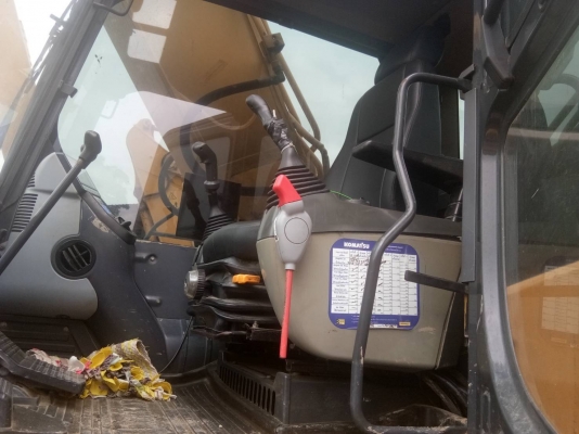 ขาย 3,200,000 KOMATSU pc 300-8 ใส่หัวไวโบเอกสารเล่ม ไฟฟ้าครบ เครื่องดี ปั้มแรง เอวแน่น ช่วงล่างเต็ม พร้อมใช้งานทุกระบบ แอร์เย็น  รถอยู่ กทม. 090-772-3710 090-772-3708