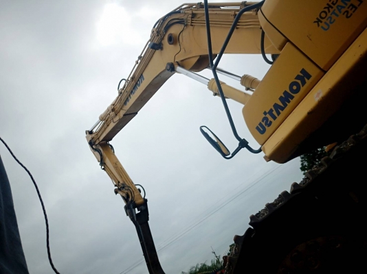 ขาย 3,200,000 KOMATSU pc 300-8 ใส่หัวไวโบเอกสารเล่ม ไฟฟ้าครบ เครื่องดี ปั้มแรง เอวแน่น ช่วงล่างเต็ม พร้อมใช้งานทุกระบบ แอร์เย็น  รถอยู่ กทม. 090-772-3710 090-772-3708