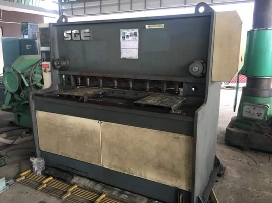 ขายเครื่องตัดไฮดรอลิค ยาว 1,300 มม ตัดหนา 6 มม ราคาเบาๆๆคับ