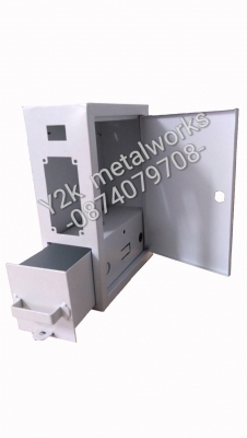 โครงกล่องเปล่าหยอดเหรียญยี่ห้อ Y2k ลดราคาเหลือกล่องละ399บาท
