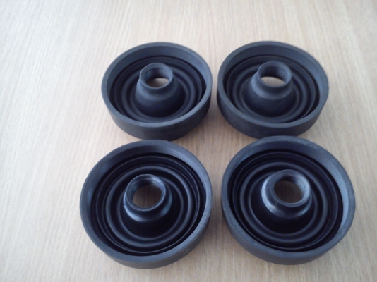 ยางปิดเบ้าโคมไฟหน้า Toyota Koito japan