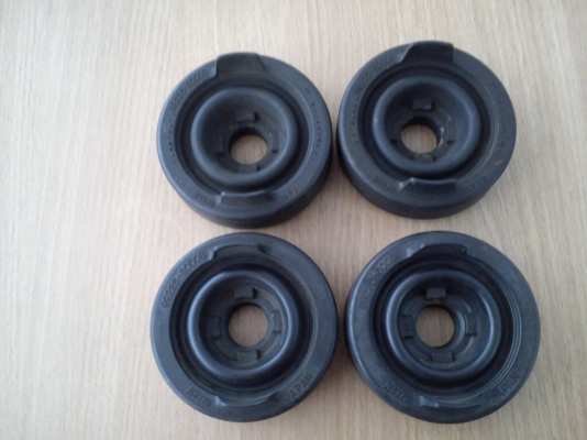 ยางปิดเบ้าโคมไฟหน้า Toyota Koito japan