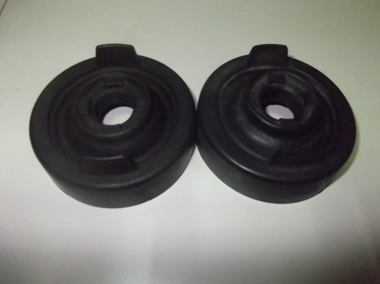 ยางปิดเบ้าโคมไฟหน้า Toyota Koito japan