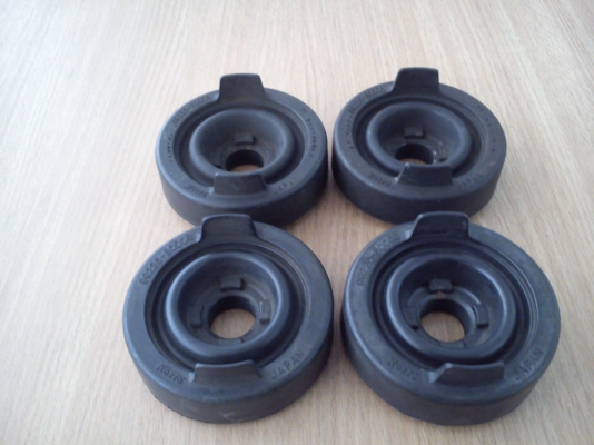 ยางปิดเบ้าโคมไฟหน้า Toyota Koito japan