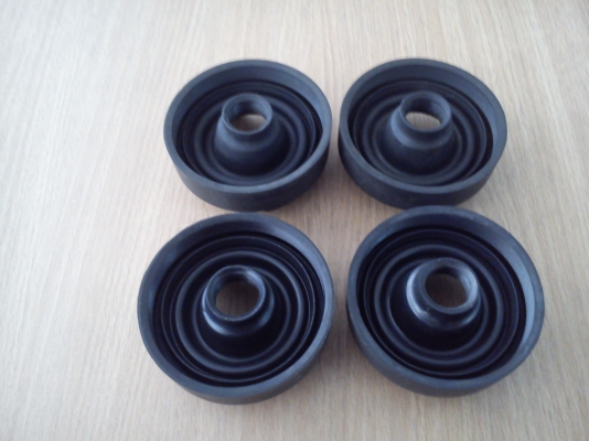 ยางปิดเบ้าโคมไฟหน้า Toyota Koito japan