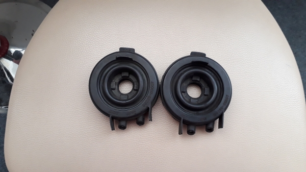 ยางปิดเบ้าโคมไฟหน้า Toyota Koito japan