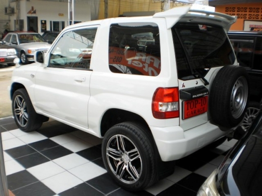 MITSUBISHI PAJERO TURBO 4x4 ตัวนอก สีขาว MITSUBISHI PAJERO TURBO 4x4 ตัวนอก สีขาว