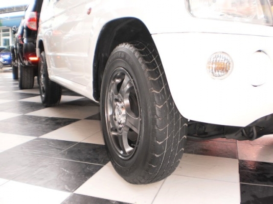 MITSUBISHI PAJERO TURBO 4x4 ตัวนอก สีขาว MITSUBISHI PAJERO TURBO 4x4 ตัวนอก สีขาว