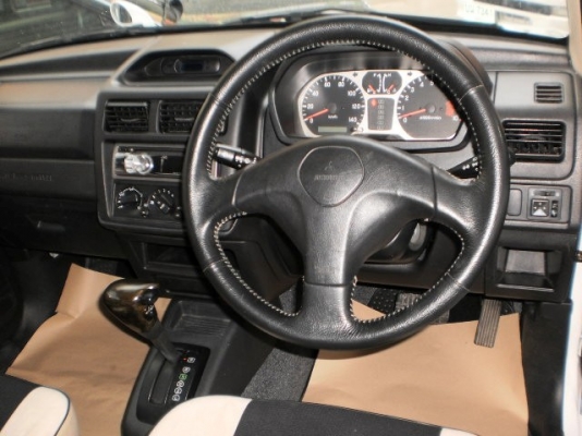 MITSUBISHI PAJERO TURBO 4x4 ตัวนอก สีขาว MITSUBISHI PAJERO TURBO 4x4 ตัวนอก สีขาว