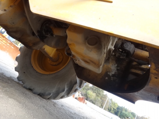 รถตักล้อยาง  ยี่ห้อ TCM L13  รถปี 2000 (เทียบเท่า WA100-3) สภาพสวยจัด ใช้งานน้อย 900 ชั่วโมง แขนยาวพิเศษจากห้าง  โทร.081-373-0559