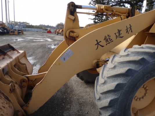 รถตักล้อยาง  ยี่ห้อ TCM L13  รถปี 2000 (เทียบเท่า WA100-3) สภาพสวยจัด ใช้งานน้อย 900 ชั่วโมง แขนยาวพิเศษจากห้าง  โทร.081-373-0559