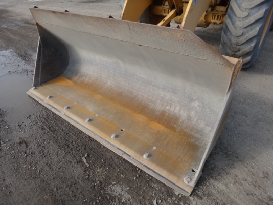 รถตักล้อยาง  ยี่ห้อ TCM L13  รถปี 2000 (เทียบเท่า WA100-3) สภาพสวยจัด ใช้งานน้อย 900 ชั่วโมง แขนยาวพิเศษจากห้าง  โทร.081-373-0559