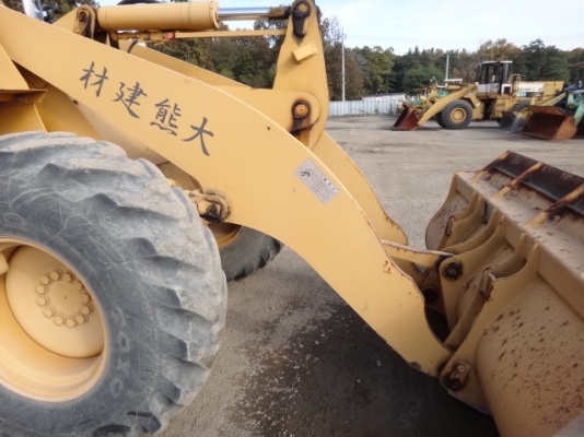 รถตักล้อยาง  ยี่ห้อ TCM L13  รถปี 2000 (เทียบเท่า WA100-3) สภาพสวยจัด ใช้งานน้อย 900 ชั่วโมง แขนยาวพิเศษจากห้าง  โทร.081-373-0559