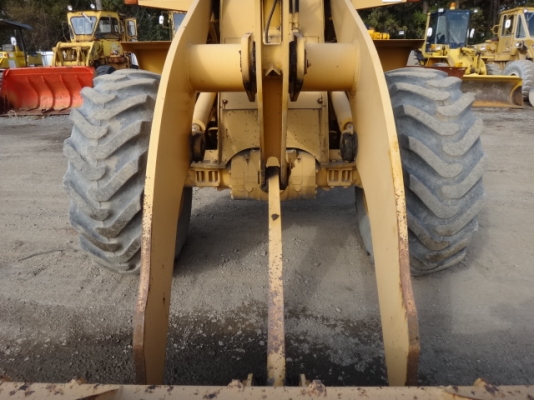 รถตักล้อยาง  ยี่ห้อ TCM L13  รถปี 2000 (เทียบเท่า WA100-3) สภาพสวยจัด ใช้งานน้อย 900 ชั่วโมง แขนยาวพิเศษจากห้าง  โทร.081-373-0559