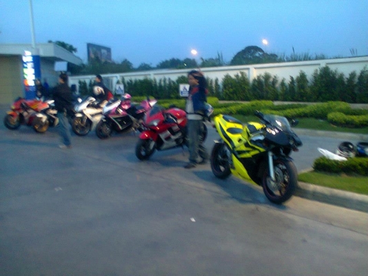 จัดไฟแนนท์ได้ขายCBR600cc F4 ปี2002 ทะเบียน โอนได้ จะเอาเงินไปวางคันใหม่ครับ